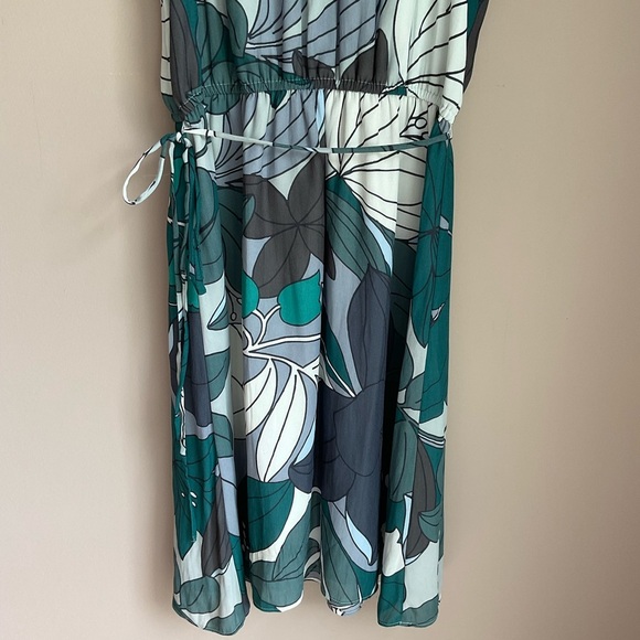 Loft Flutter Sleeve Floral Dress XS - Picture 3 of 7